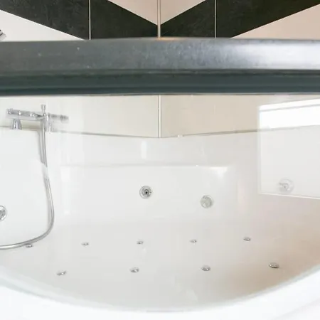 Guestready - Cozy And Luxurious Studio With Jacuzzi And Terrace!